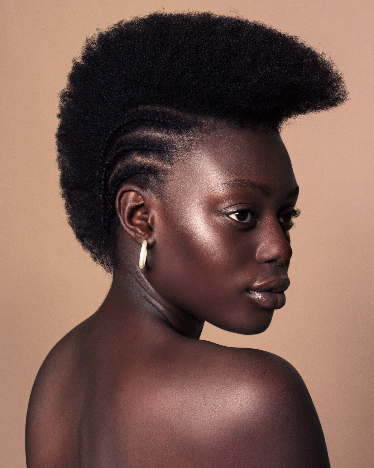 Colinda, student JDO Academy, editorial hairstyling in actie