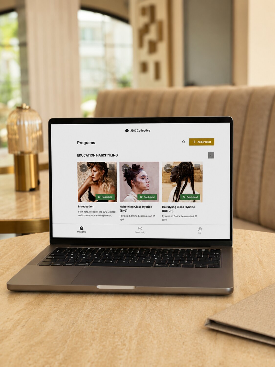 Het online JDO hairstyling-programma op de laptop