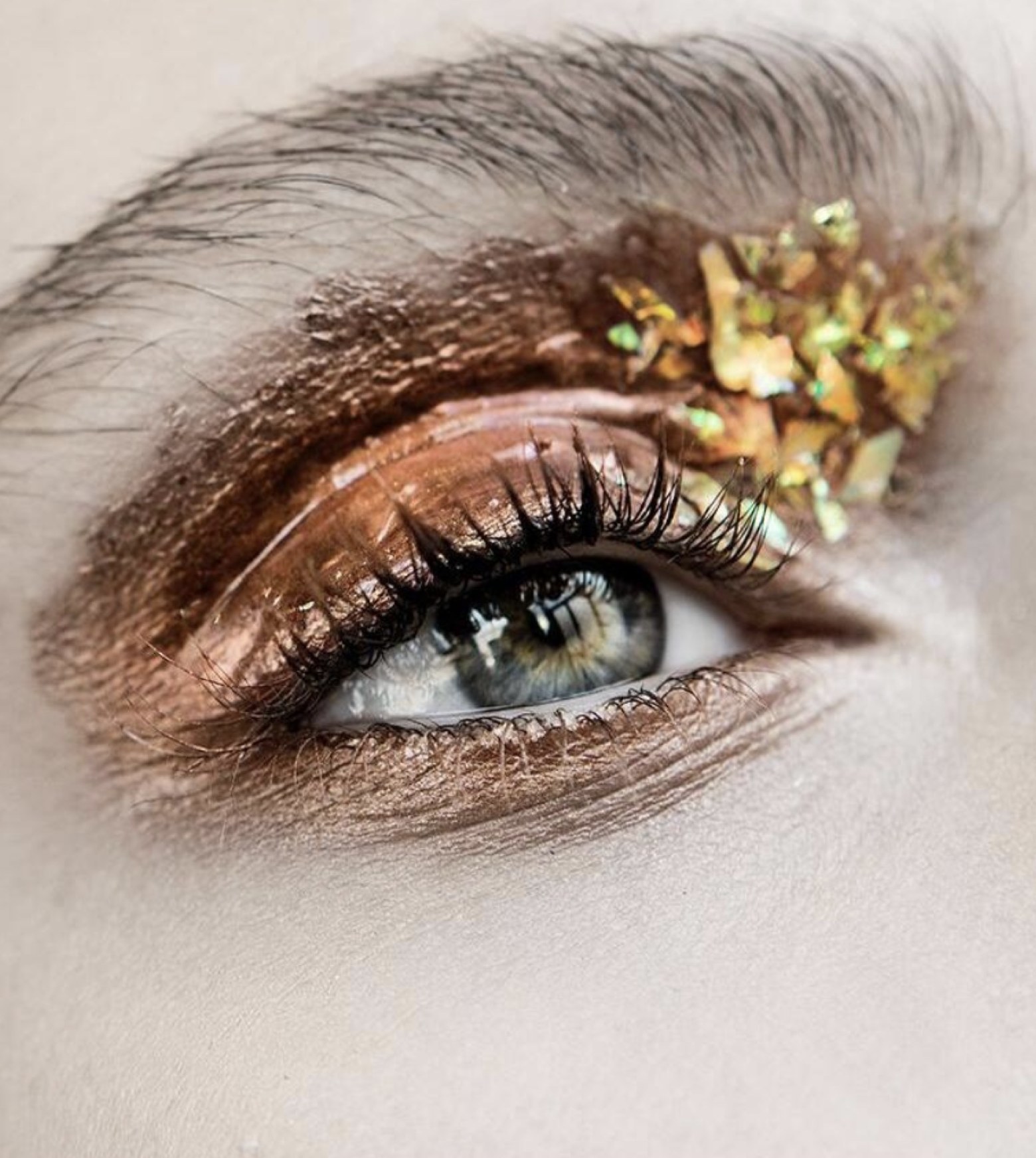 JDO Method, editorial make-up detail with a golden eye look
