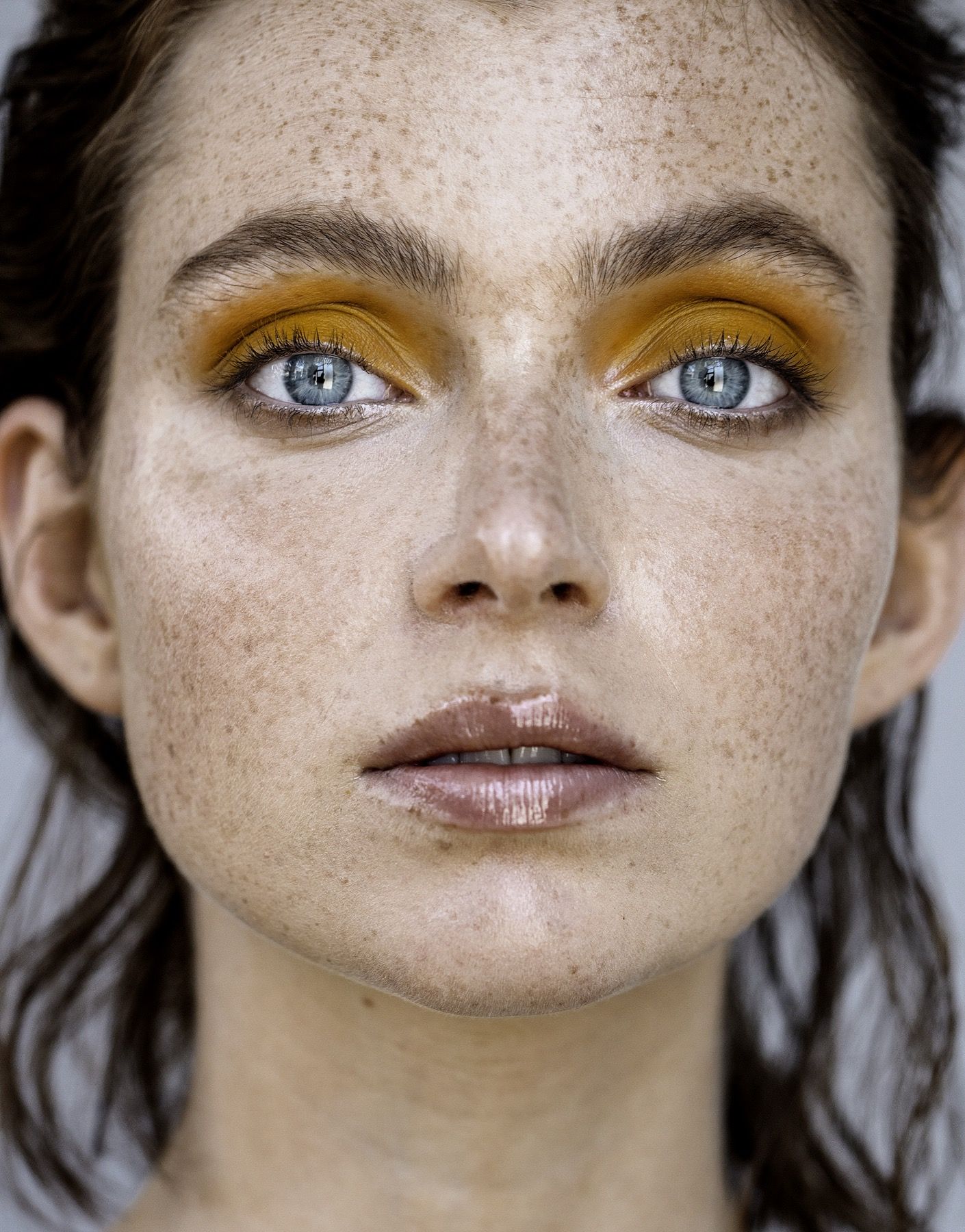 Beauty macro, gele oogschaduw en sproeten