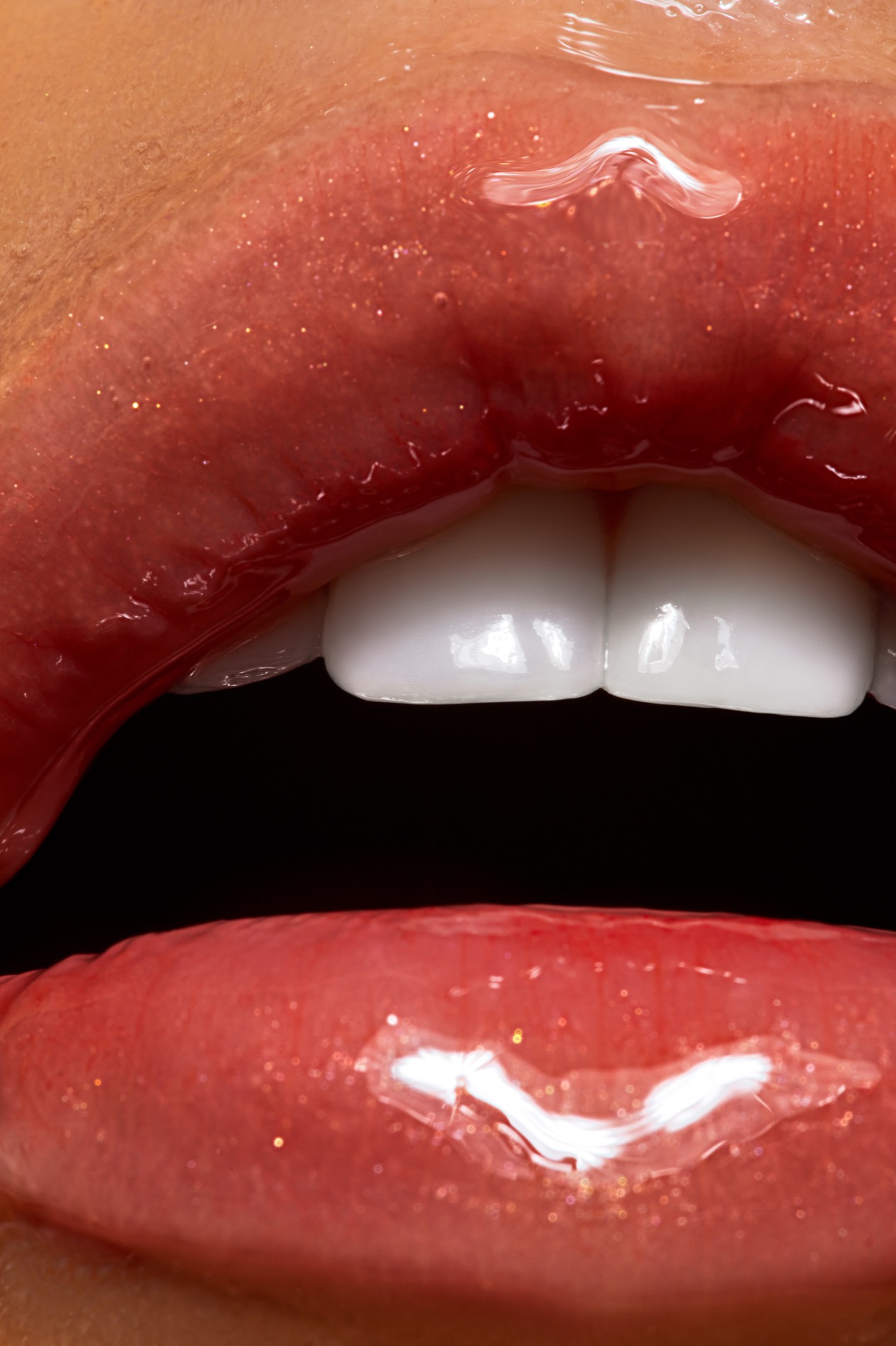 Beauty macro, glanzende rode lippen