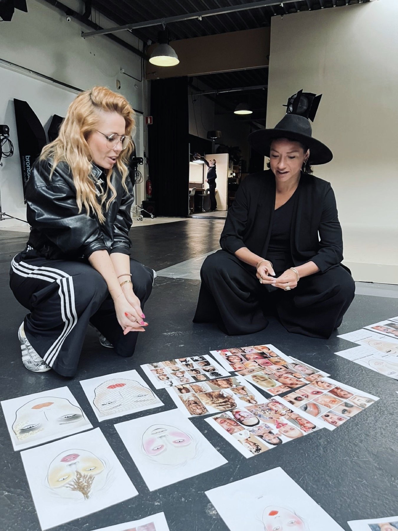 Kelly, student JDO Academy, in concept-overleg met Juliette