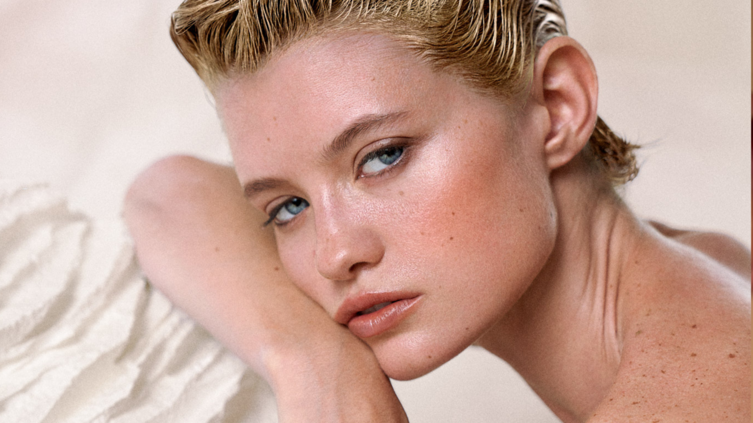 Black friday deal, Bridal make-up of hairstyling